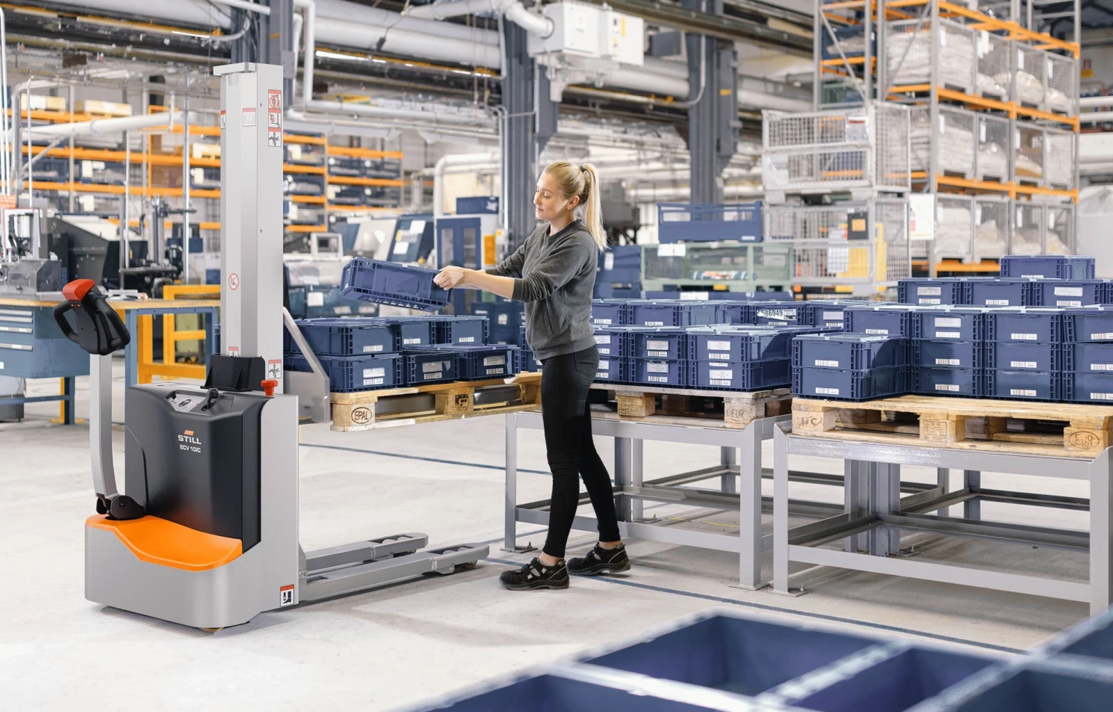 ECV 10C / ECV 10 High Lift Stacker Trucks