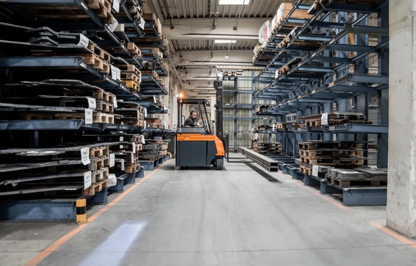 FLUX 30 Electric Multidirectional Counterbalance Forklift 