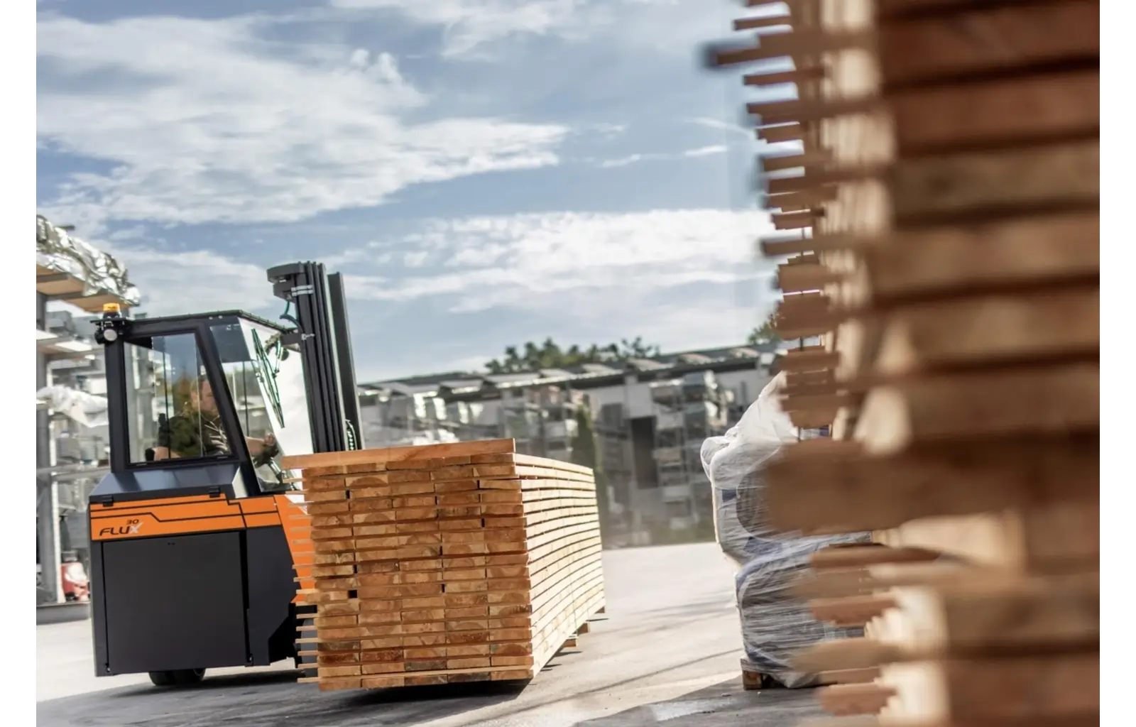 FLUX 30 Electric Multidirectional Counterbalance Forklift 