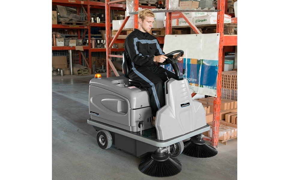 MACH 3 PRO –  Ride-on sweeper