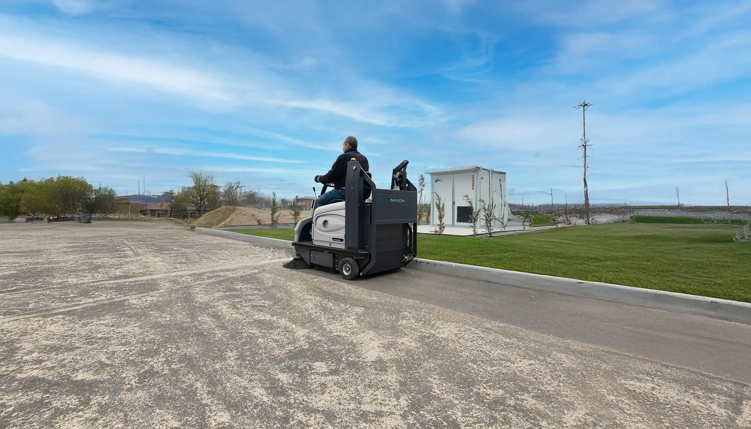 MACH 3 X – Compact ride-on sweeper