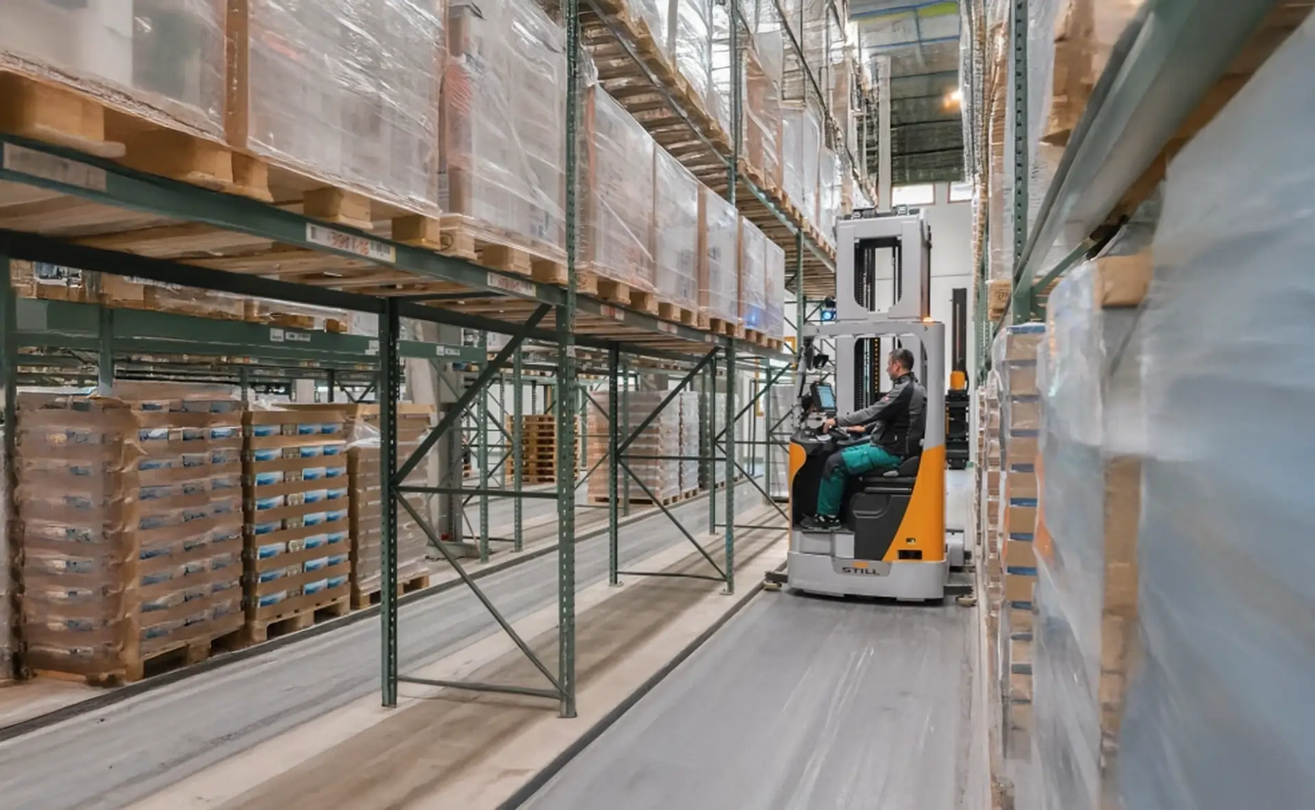 NXV Very narrow aisle trucks (VNA)