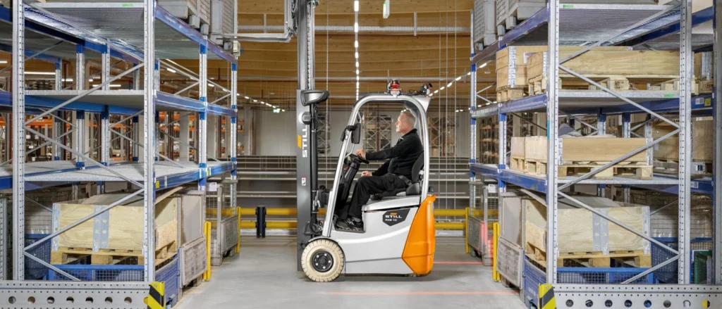 Electric forklift for indoor material handling Dubai