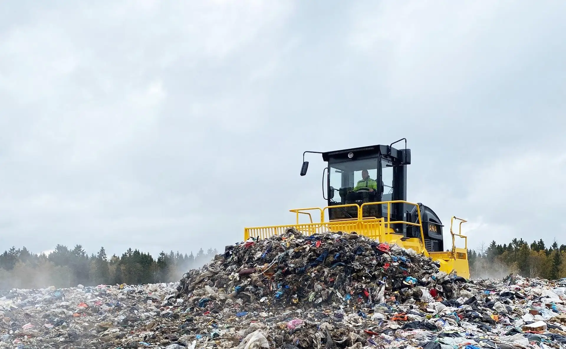 TANA H260 landfill compactor